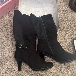 Chic Black Heeled Boots
